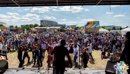 Photo of a crowd enjoying 2017's event