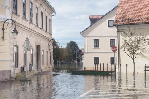 ThinkstockPhotos - 518730331 - flooded street