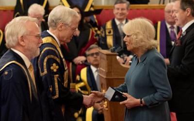 Vice-Chancellor Professor Tim Blackman and Executive Dean of the STEM Faculty Professor Nick Braithwaite being presented with the award from Her Majesty The Queen.