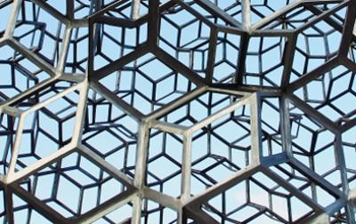 Close up view of a wire sculpture built by aluminum with quasicrystal structure