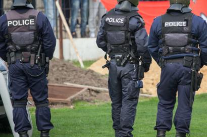 Shutterstock-184165616 Police Officers