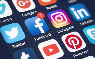 Mobile phone with lots of social media icons