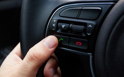 Phone buttons on steering wheel