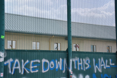 Yarl’s Wood, during a 2015 public protest. Darren Johnson / iDJ Photography via flickr.com, CC BY-NC-ND 