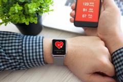 ThinkstockPhotos-648380956-Man-hands-with-watch-and-phone-with-app-health